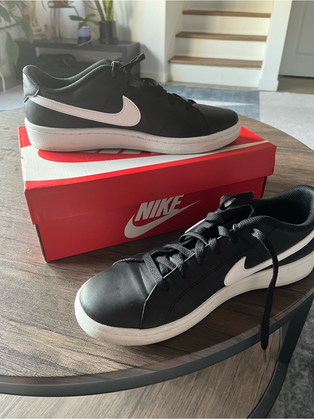 Nike Men’s Black and White Low-Top Sneakers